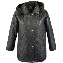   Könnyű vékonyab steppelésű, hosszított egyenes fazonú, galléros, cipzáras és patentos, prémes levehető kapucnis, ferde cipzáras zsebes, molett női télikabát, szép karcsúsító dísztűzéssel varrva- fekete