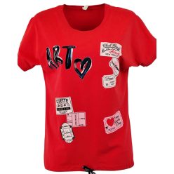   Bilétákkal díszített, feliratos, egyenes fazonú, környakú, rövid ujjú, pamut, olasz tunika, zsebbel és meghúzható kötővel az alján- piros