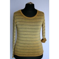   Egyszínű vékony kötött anyagú lurex csíkos, környakú, hosszú ujjú, felsőrész- mustár sárga, ezüst