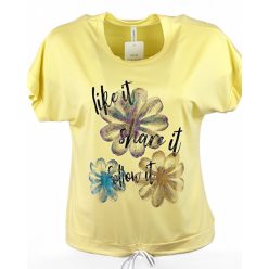   Három csillogós virágfejjel díszített, környakú, rövid ujjú, viszkóz anyagból készült, fiatalos felsőrész, húzható zsinórral az alján- vanília sárga